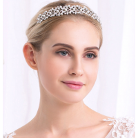 Tiara Prateada com Strass e Pérolas